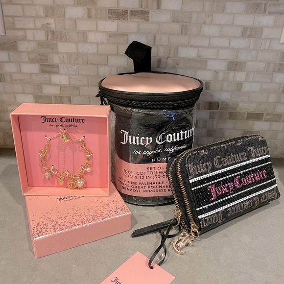 Juicy Couture 3 pc Set, MSRP $148 Wristlet,
charm bracelet, wash clothes 💋 NEW - Picture 1 of 7